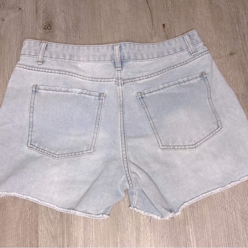 NO BOUNDARIES HIGH RISE Ripped shorts - Picture 2 of 2